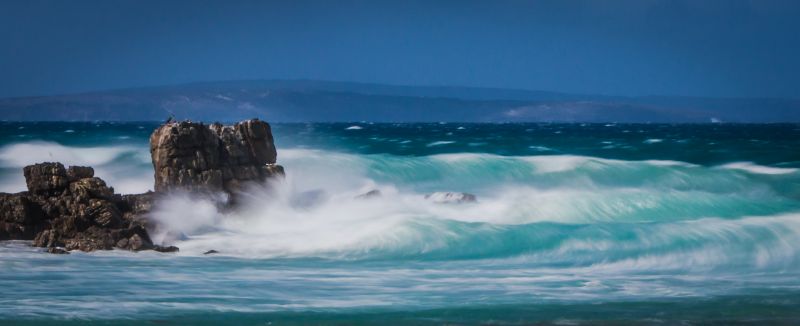 8 Things You're Going to Feel in South Australia - waves at lone pine south - Backpackers World Travel Blog