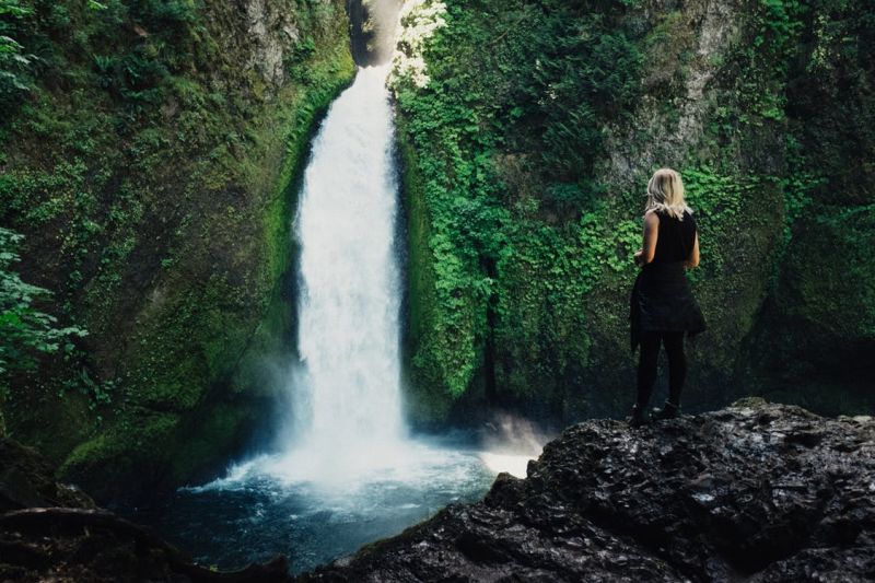 Brisbane's Must Do Weekend Getaways - Waterfall - Backpackers World Travel Blog